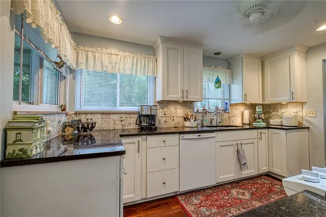 528 Perrymont Road gallery image 6