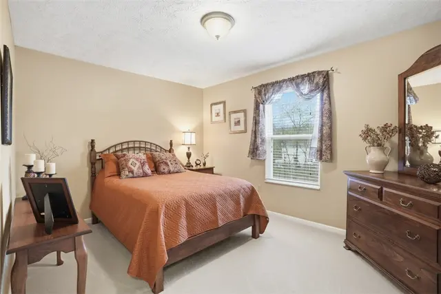 529 Grandshire gallery image 15