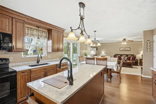 529 Grandshire gallery image 16