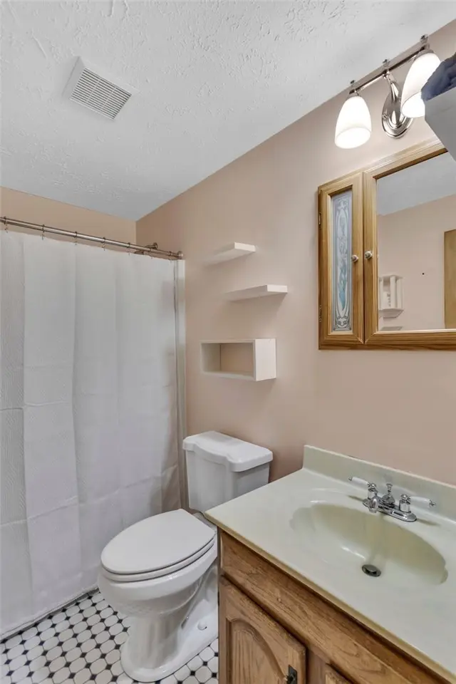529 Greenspire Ct gallery image 3