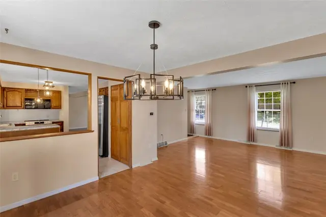 529 Greenspire Ct gallery image 11