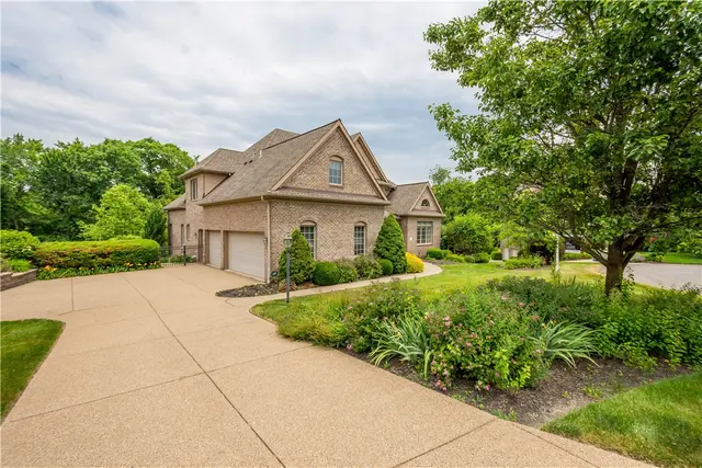 531 Laurel Oak Dr gallery image 3