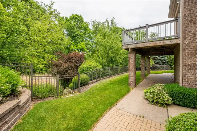 531 Laurel Oak Dr gallery image 21