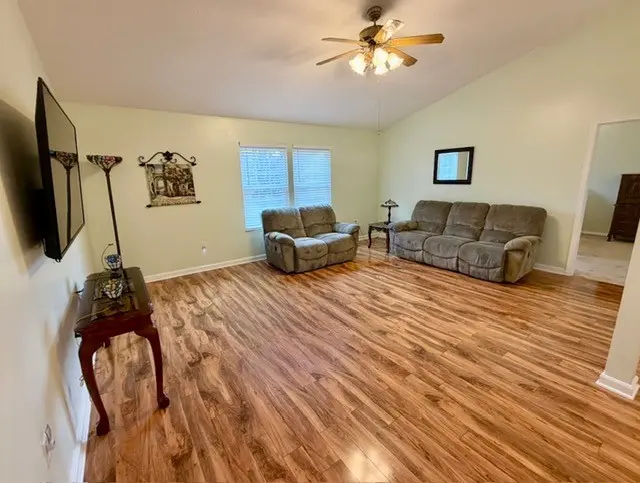 531 Yorktown Dr gallery image 7