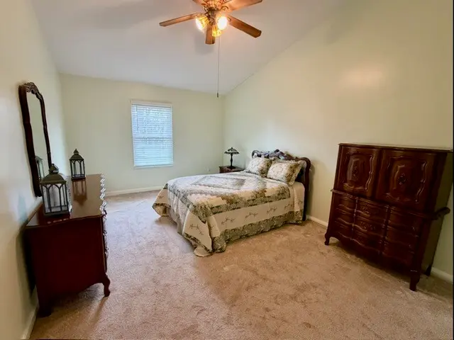 531 Yorktown Dr gallery image 8