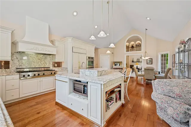532 Salem Heights Dr gallery image 17