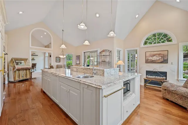 532 Salem Heights Dr gallery image 18