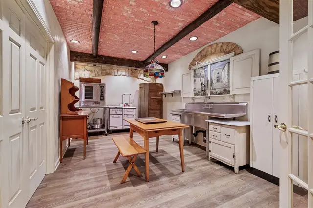 532 Salem Heights Dr gallery image 35