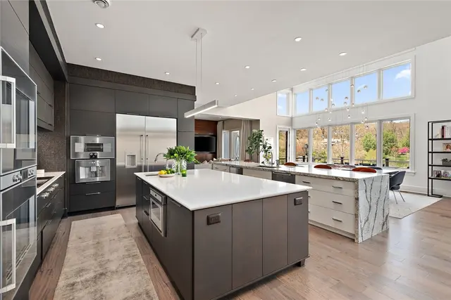 535 Macleod Drive gallery image 4