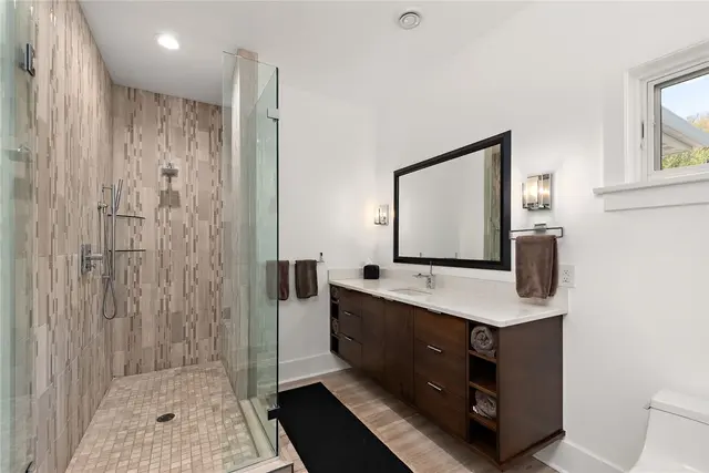 535 Macleod Drive gallery image 5