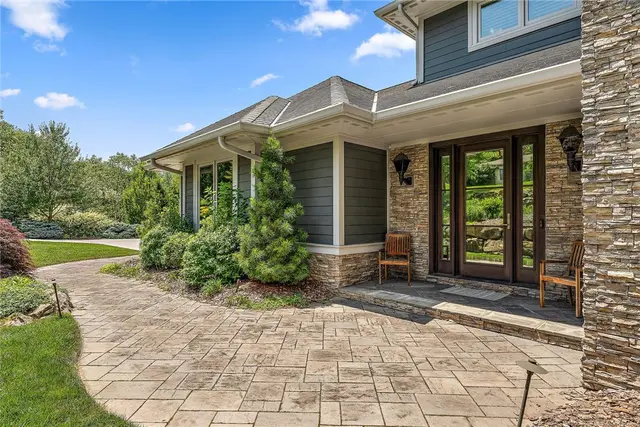 535 Macleod Drive gallery image 11