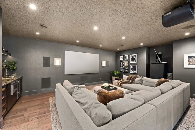 535 Macleod Drive gallery image 12