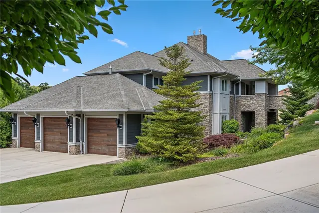 535 Macleod Drive gallery image 13