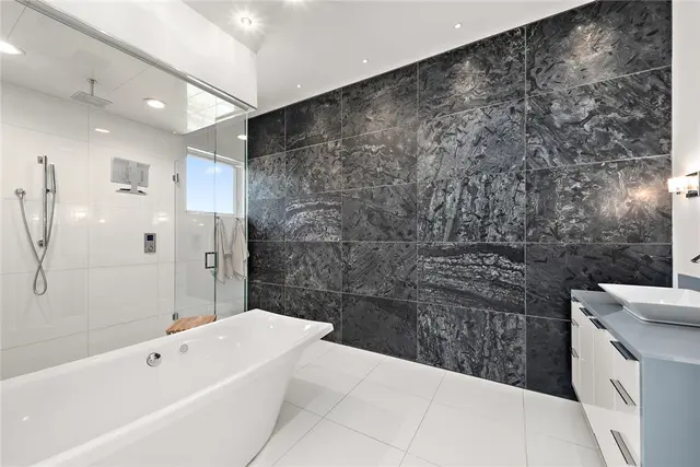 535 Macleod Drive gallery image 20