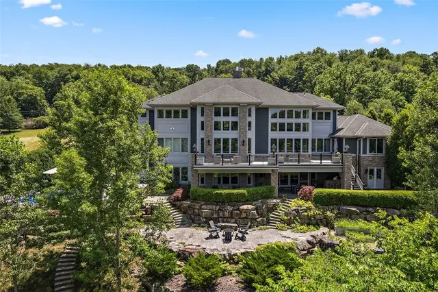 535 Macleod Drive gallery image 25