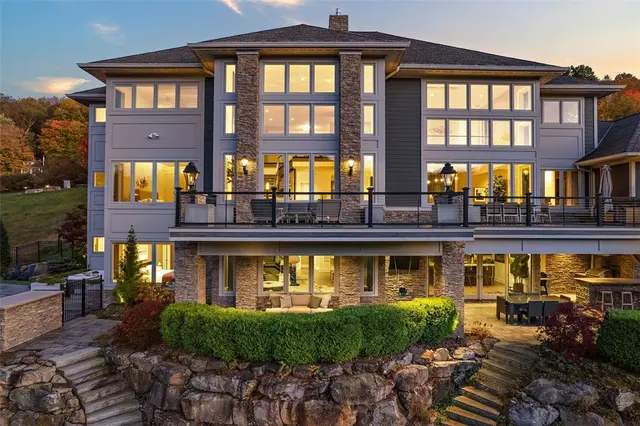 535 Macleod Drive gallery image 44