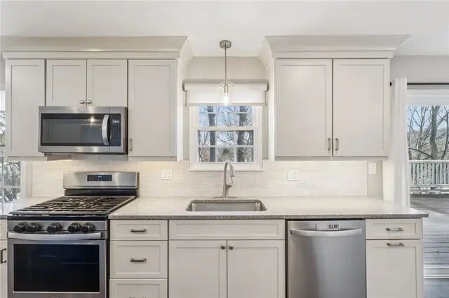 535 Pine Bluff Dr gallery image 10
