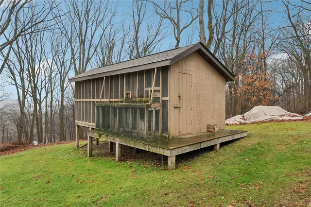 5374 Hardt Rd gallery image 12