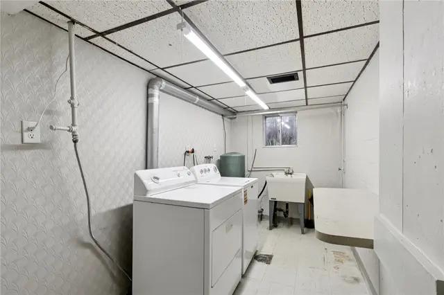 5374 Hardt Rd gallery image 35