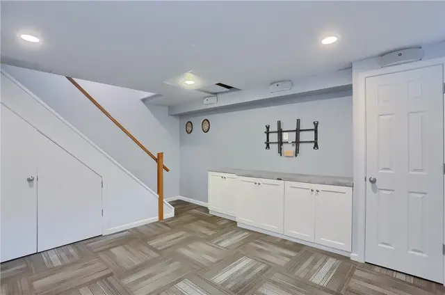 5389 Peach Dr gallery image 3