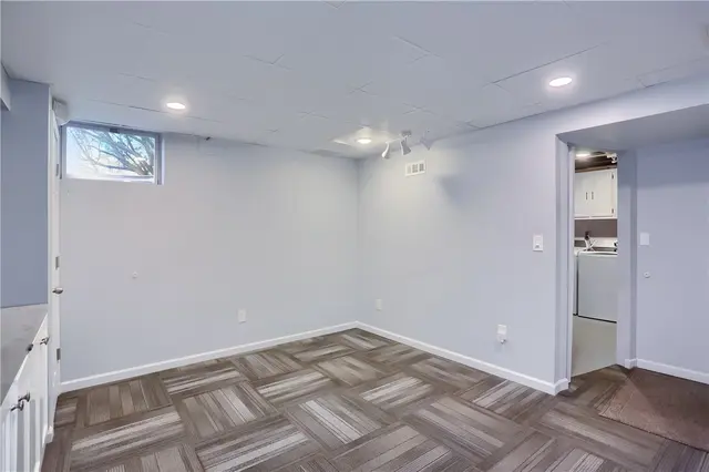 5389 Peach Dr gallery image 9