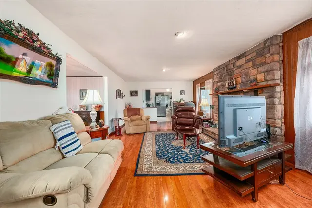5403 Hardt Rd gallery image 4