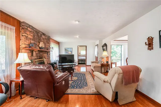 5403 Hardt Rd gallery image 12
