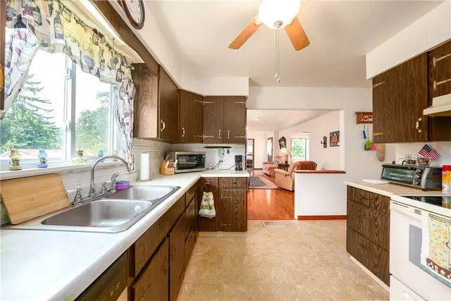 5403 Hardt Rd gallery image 37