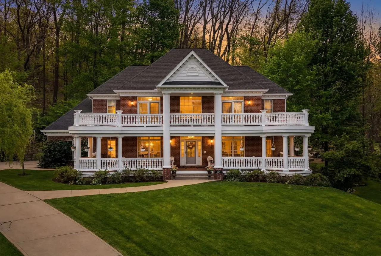 542 Macleod DRIVE
