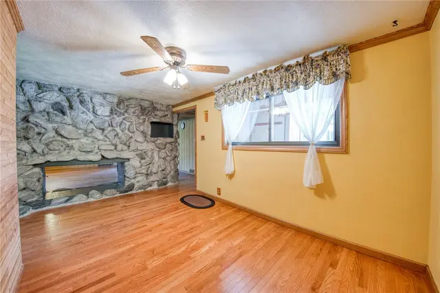 5422 Beechnut Dr gallery image 17