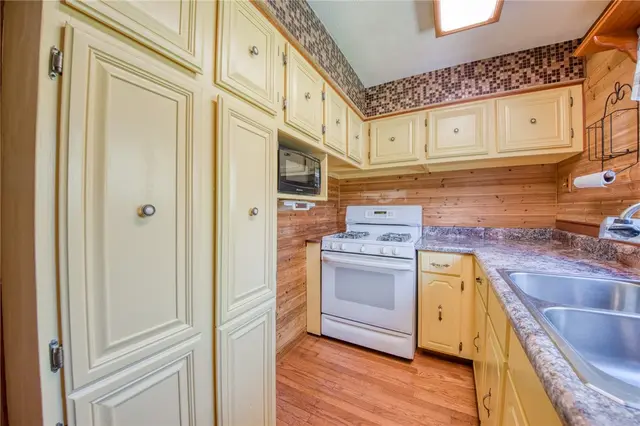 5422 Beechnut Dr gallery image 25