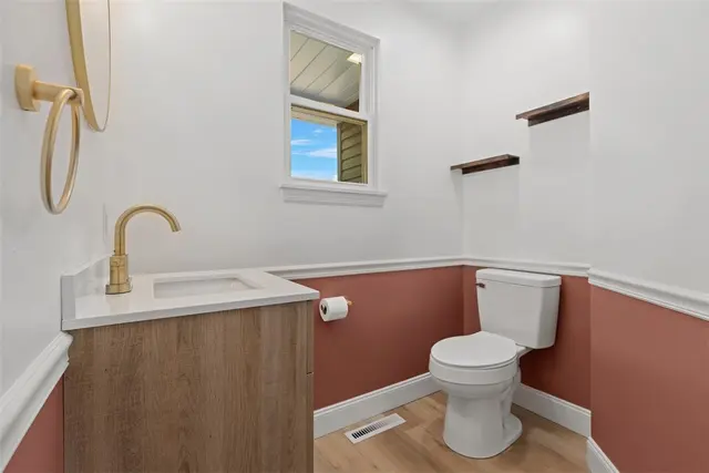 543 Juniper Ct gallery image 17