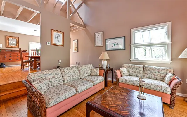 5435 Beechnut Dr gallery image 8