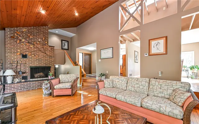 5435 Beechnut Dr gallery image 12