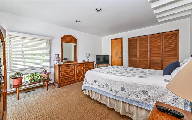 5435 Beechnut Dr gallery image 18