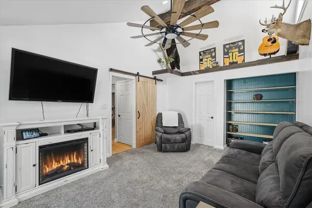 545 Chaparral Dr gallery image 18