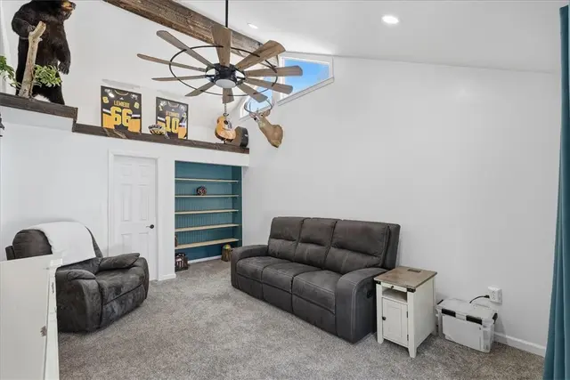 545 Chaparral Dr gallery image 19