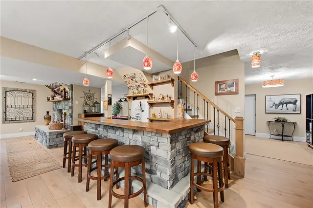 548 Lang Road gallery image 8