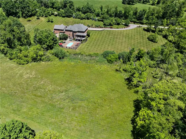 548 Lang Road gallery image 12