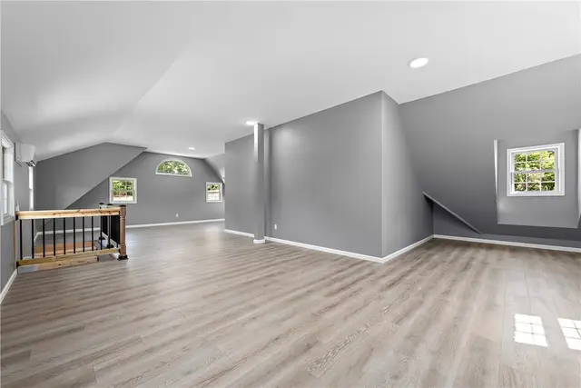 548 Lang Road gallery image 15