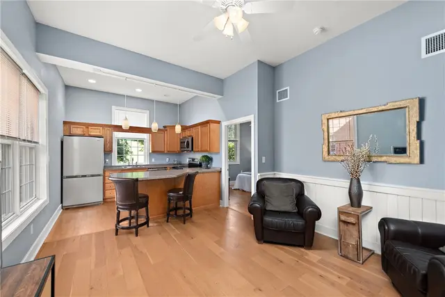 548 Lang Road gallery image 19