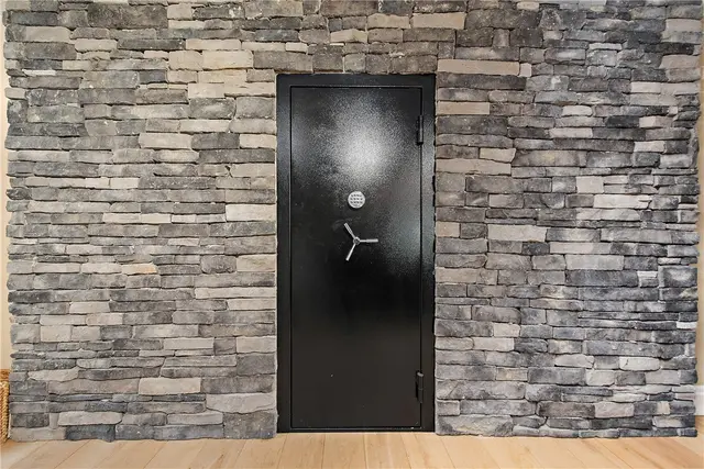 548 Lang Road gallery image 36