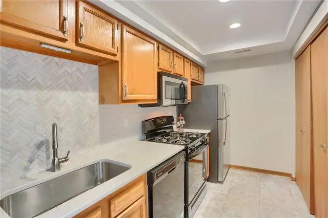 55 Ashford Drive gallery image 5