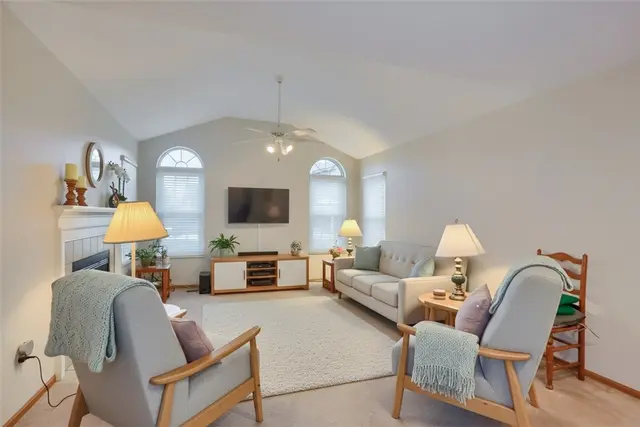 55 Ashford Drive gallery image 8