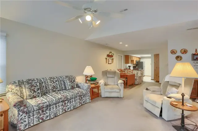 55 Ashford Drive gallery image 11