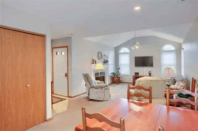 55 Ashford Drive gallery image 13