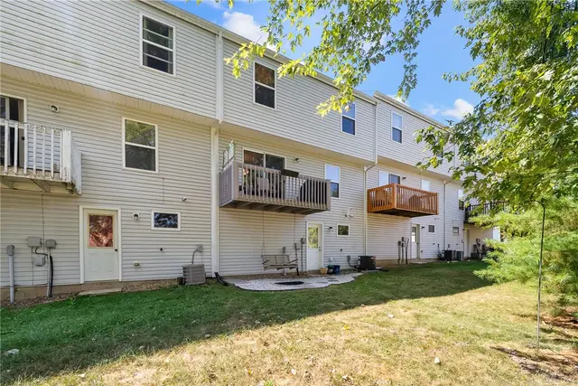 552 Ten Point Ln gallery image 3