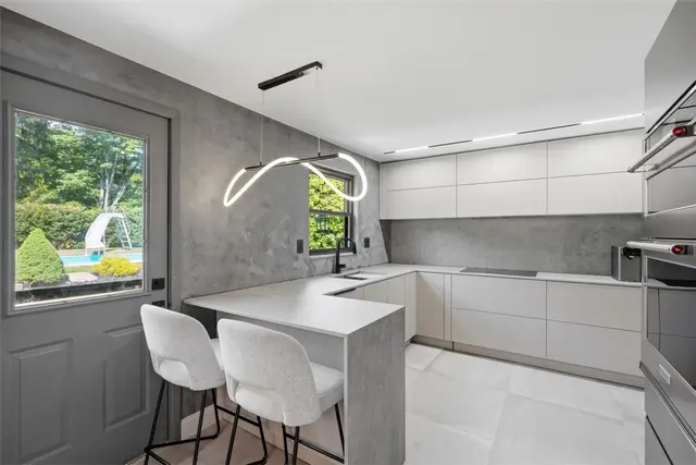 5520 Clearview Road gallery image 14