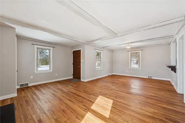 5547 Grubbs Road gallery image 6