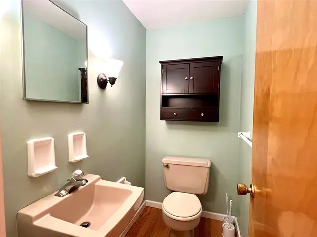 555 Lee Ave ext gallery image 3